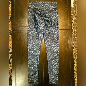 Zyia scrunchy butt leggins